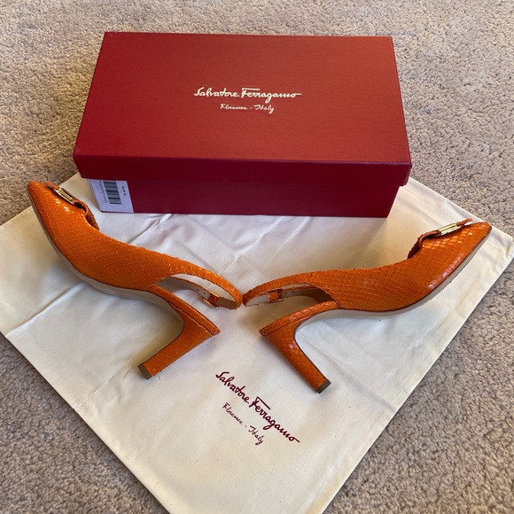 SALVATORE FERRAGAMO Gardenia  Python Skin Orange Pebble Calf  Heels Size 5 1/2 C - Picture 6 of 11